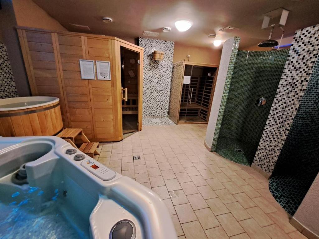 Apartment With Mountain View In Hotel Crocus, Strbske Pleso Bagian luar foto
