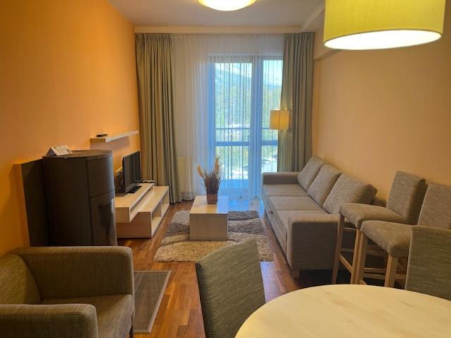 Apartment With Mountain View In Hotel Crocus, Strbske Pleso Bagian luar foto